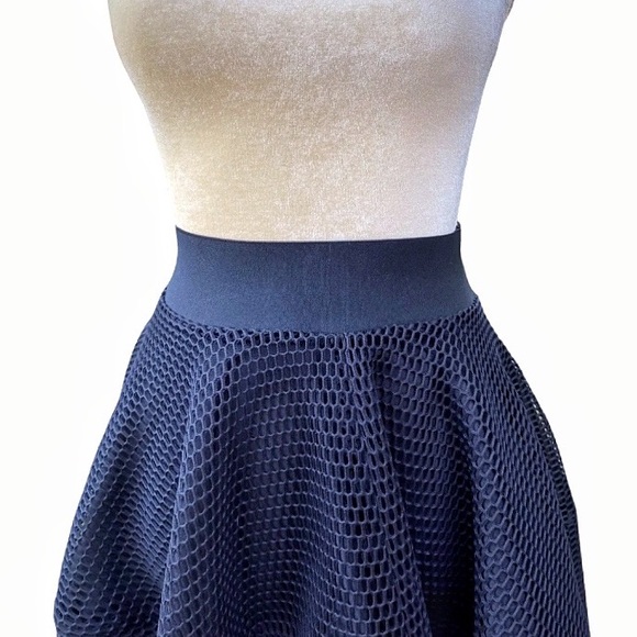 Structured Black Skirt NWOT Size M Elastic Waist Designer Dressy Formal - Picture 3 of 8